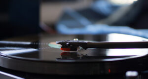 Jimmy Fallon Tributes David Bowie On SNL